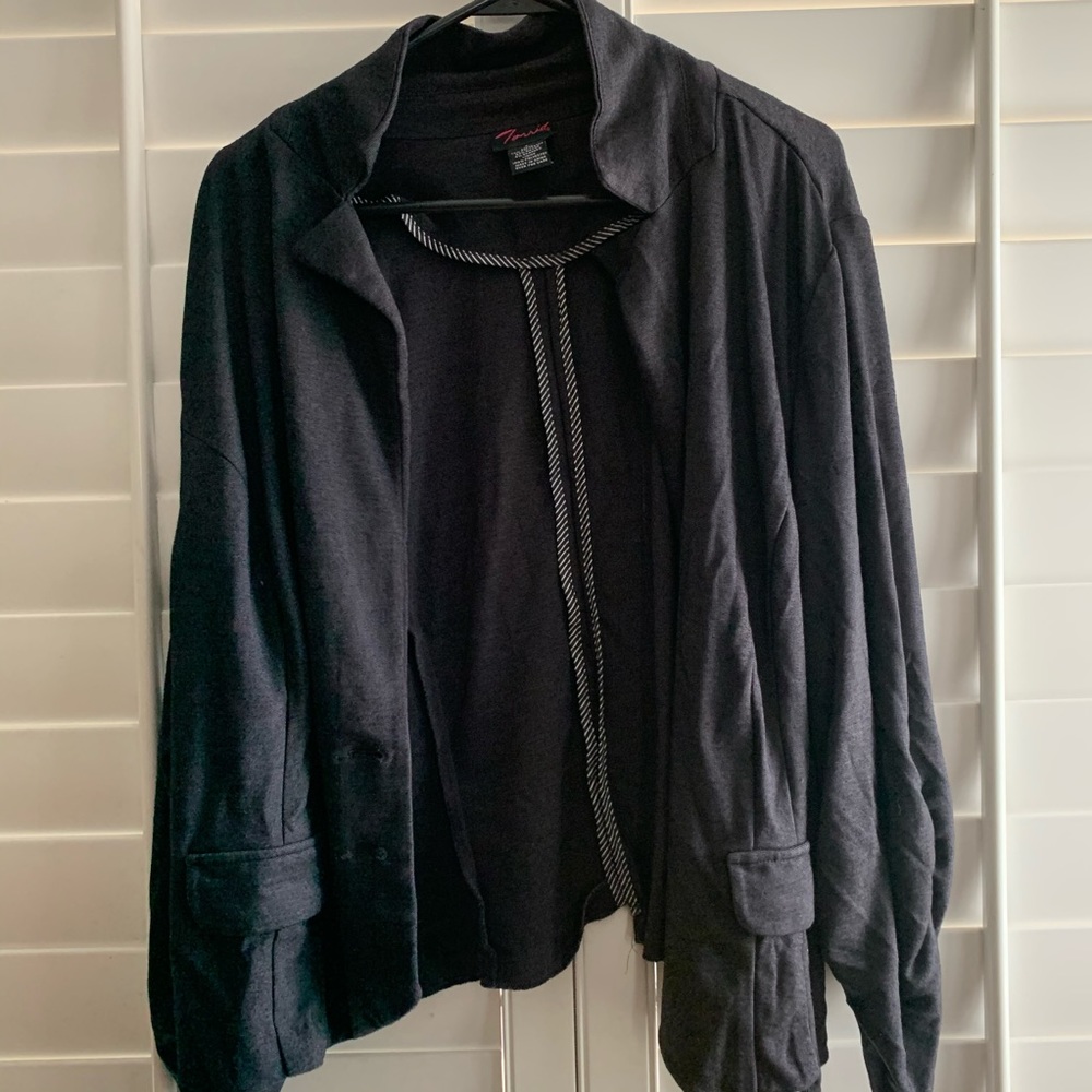 Ruched sleeve blazer